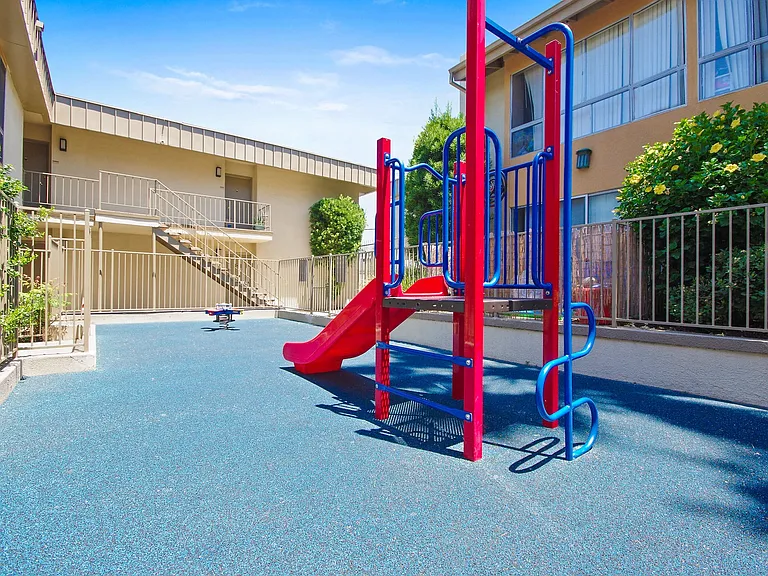 Balboa Court — Photo 10