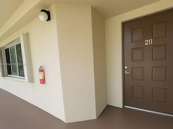 800 SW 142nd Ave APT 211N, Hollywood, FL 33027