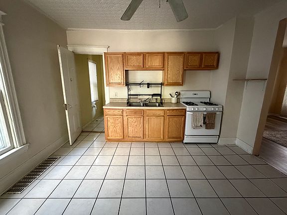 2nd image of 19-21 Harvard St #1