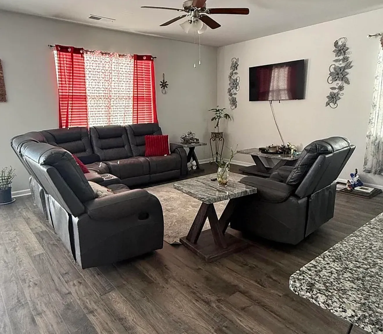 4 bed, 2176 sqft, $1,900 — Photo 3