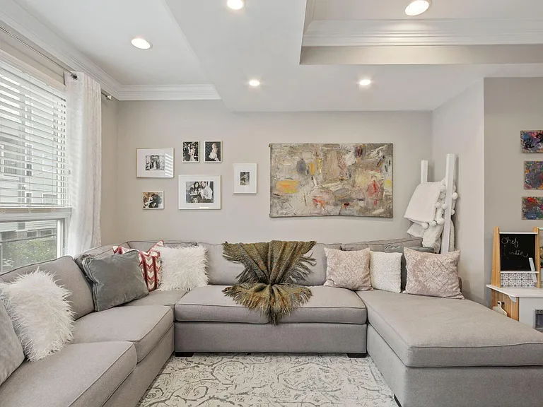 1337 N Howard St — Photo 30