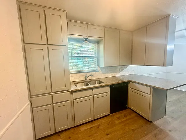 2 bed, 1056 sqft, $1,100 — Photo 4