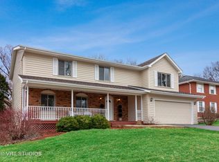 3851 Belleaire Dr, Downers Grove, IL 60515