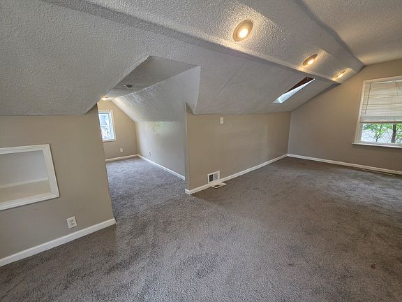 5th image of 14235 Winthrop St