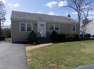 35 Ross Ave, Melville, NY 11747