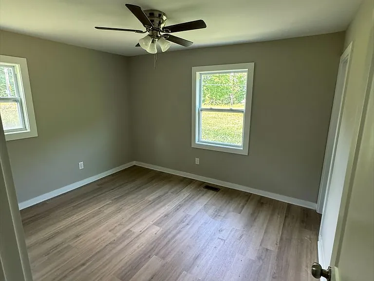 982 Webb Cir — Photo 17