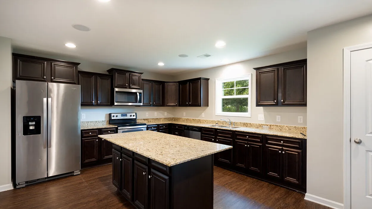 5 bed, 3.0 bath, 3040 sqft, $2,350 — Photo 1