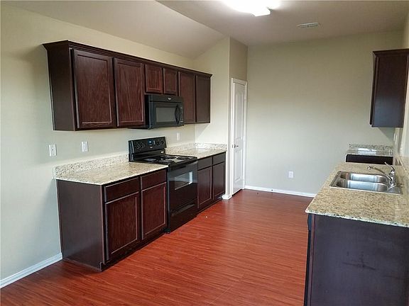 3rd image of 1816 Willowbrook Dr