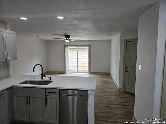 3 bed, 2.0 bath, 1347 sqft, $1,700 — Photo 3