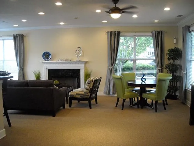 Scarlett Place Apartments — Photo 25