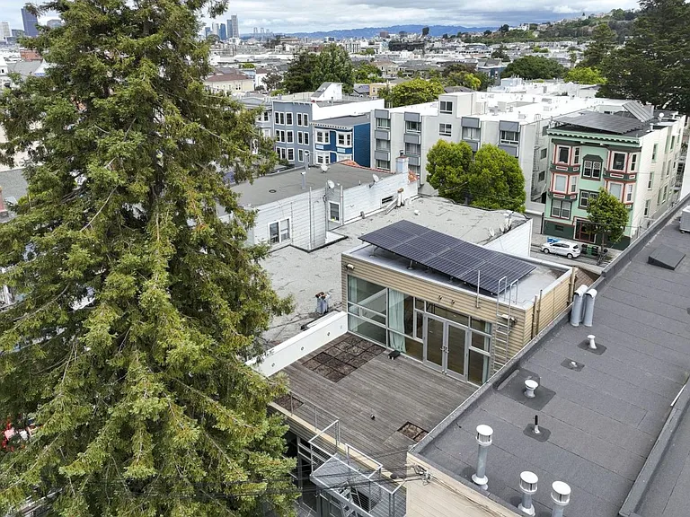 1076 S Van Ness Ave — Photo 73