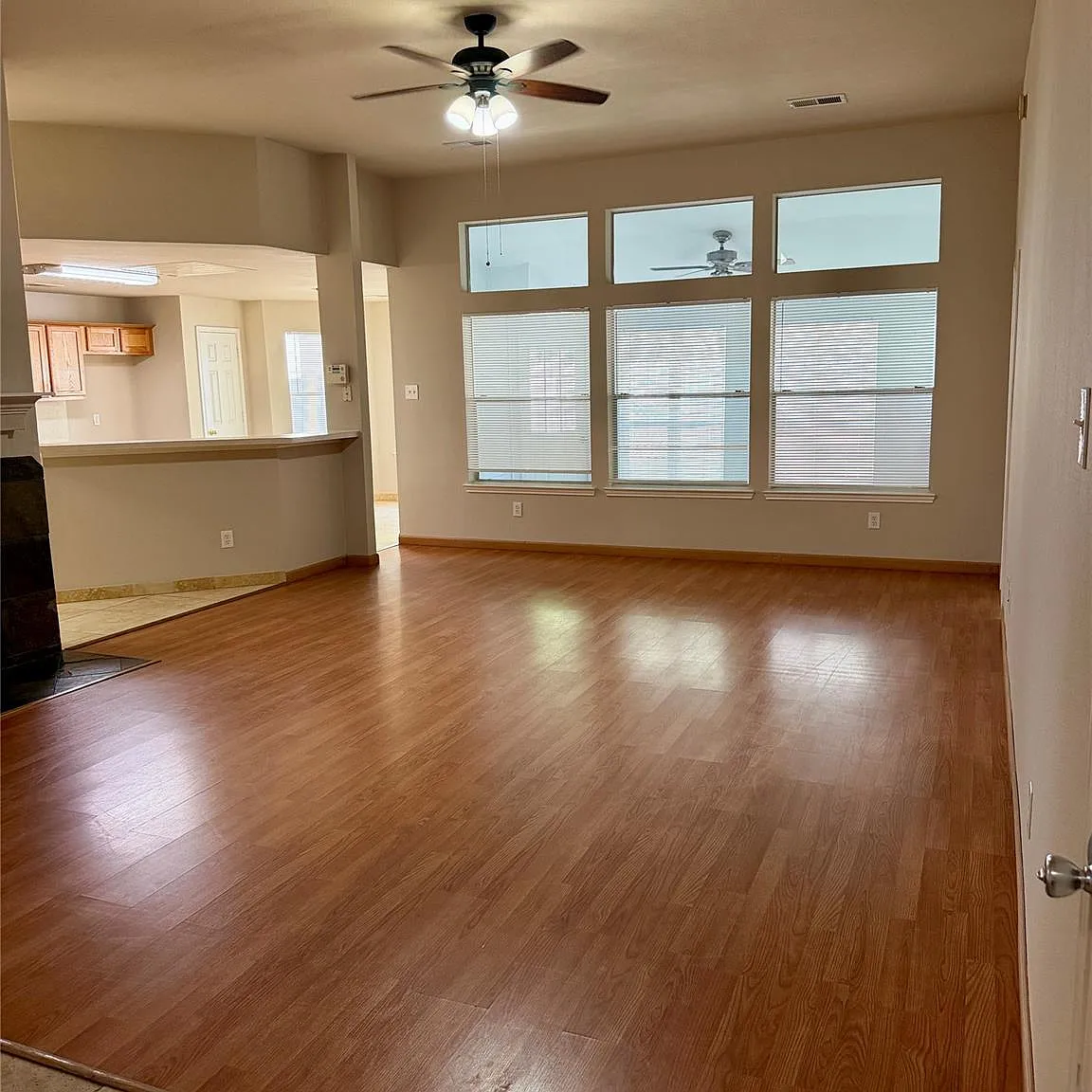 3 bed, 2.5 bath, 1777 sqft, $1,900 — Photo 4