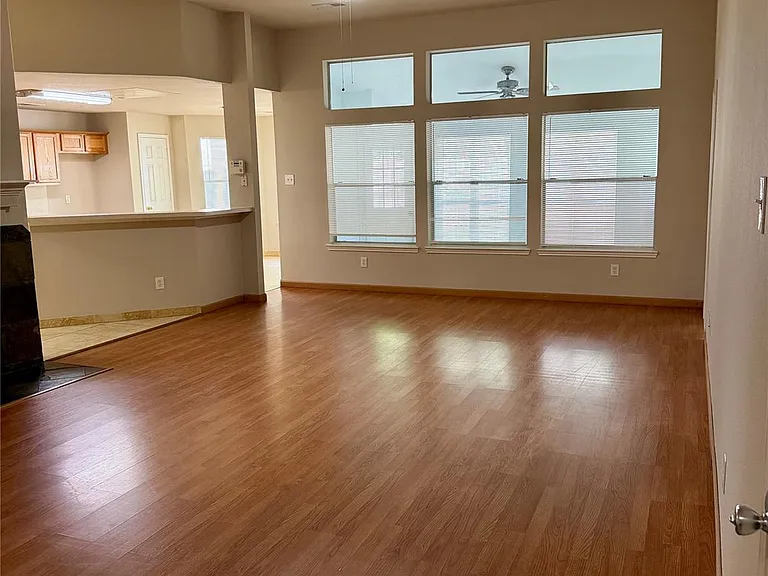 3715 Lindenfield Dr — Photo 4
