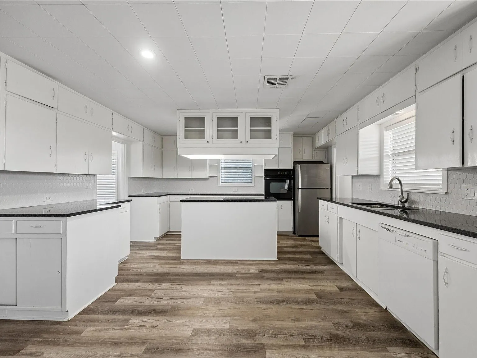 2 bed, 2.0 bath, 1271 sqft, $2,200 — Photo 3