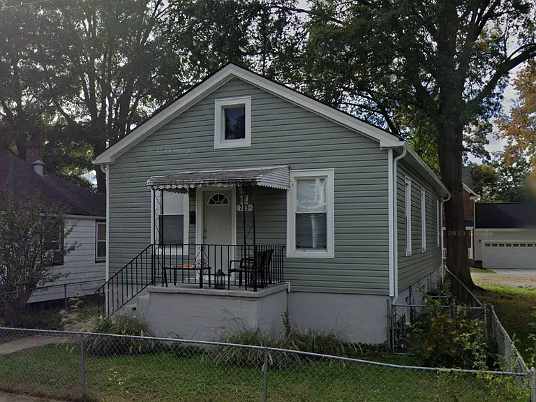 Nice Landscape yard Newer windows