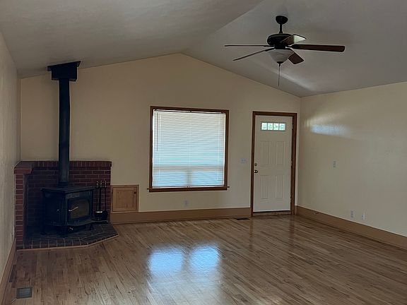 3rd image of 103 Yucca Ln
