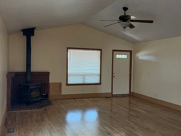 103 Yucca Ln — Photo 3