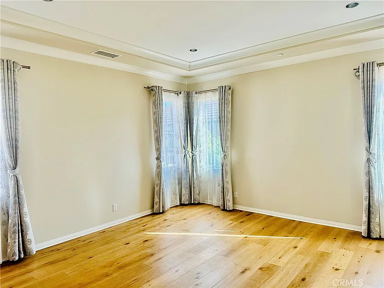 102 Chestnut Grv — Photo 14