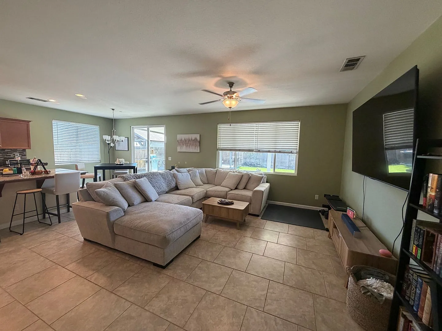 Adorable 3 Bedroom, 2 Bathroom Home in a Quiet North Hanford Neighborhood — Photo 4