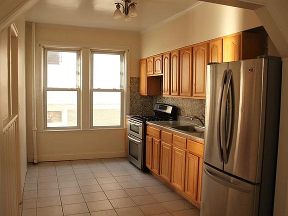 4th image of 21 Lane St APT 1