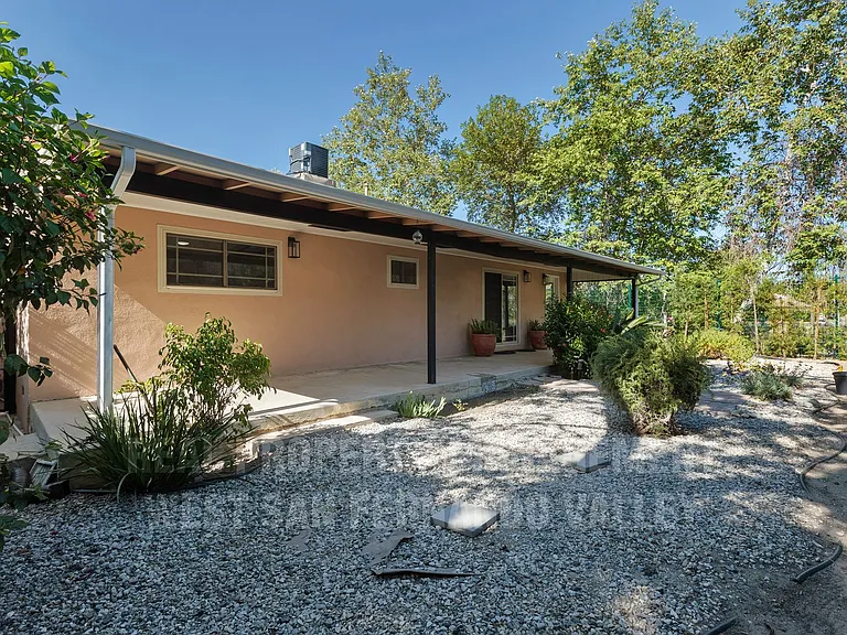 12920 Aetna St — Photo 36