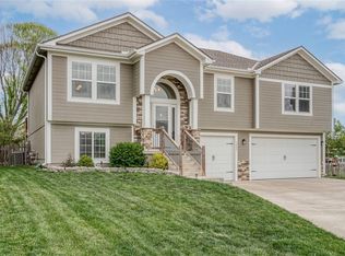 1257 SW Nagona Ln, Lees Summit, MO 64082