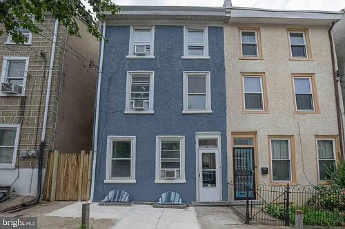 201 Dupont St Photo 1