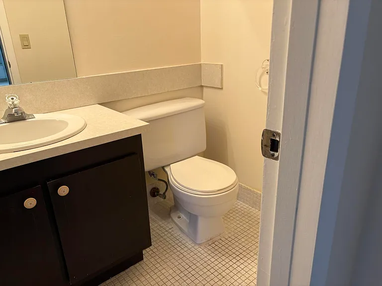 186 Dorset E — Photo 11