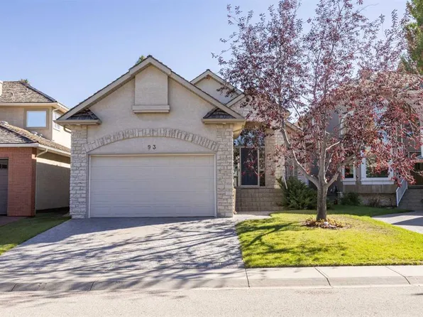 93 W Coach Ct SW, Calgary, AB T3H 4P7