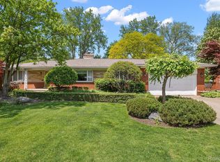 22241 Grossedale St, Saint Clair Shores, MI
