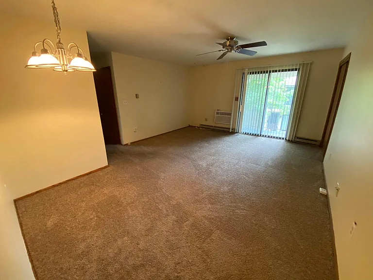 1453 S Carriage Ln — Photo 2