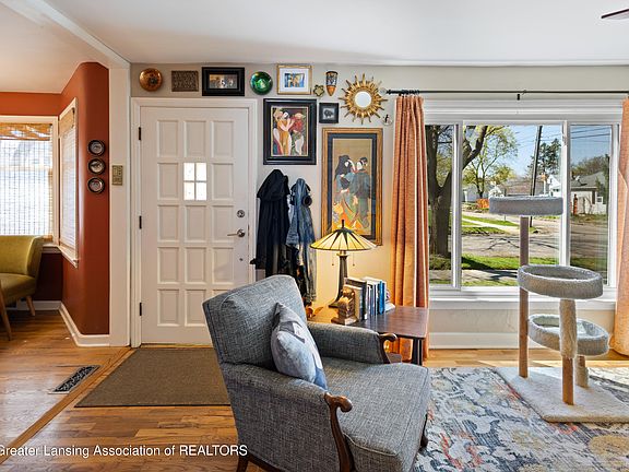 4th image of 1633 Park Ave
