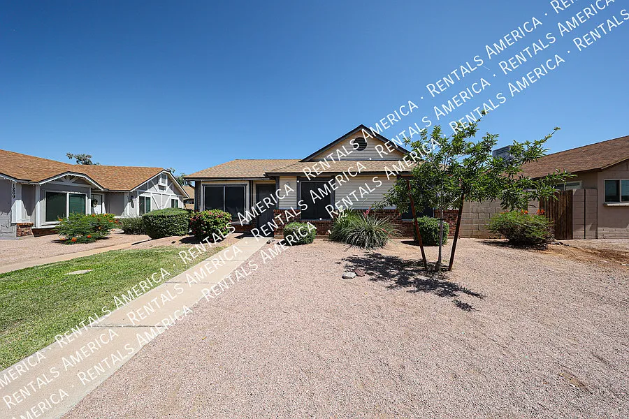 Beautiful 3 bed 2 bath home — Photo 3