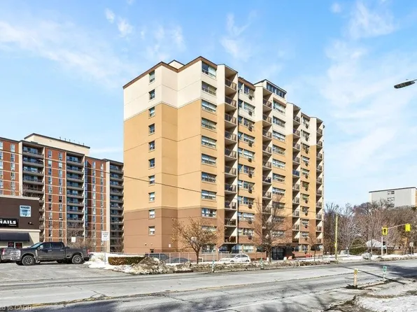 1950 Main St W #906, Hamilton, ON L8S 4M9