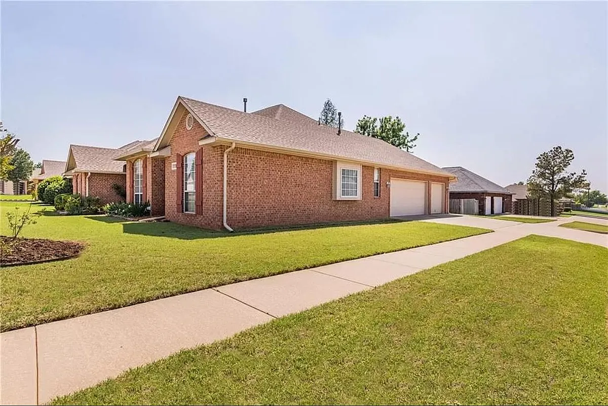 Building Photo - 16009 Heather Ct