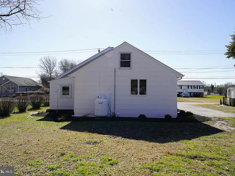 221 Branch St — Photo 6