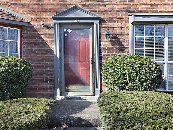 3rd image of 605 Hickory Glade Ct