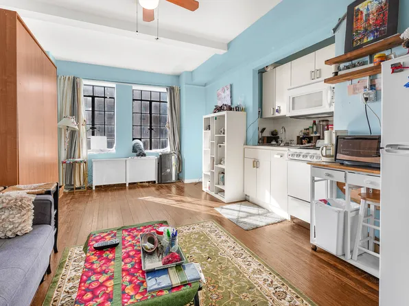 45 Tudor City Place image 1 of 10