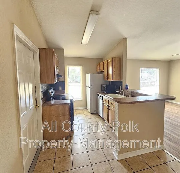 1254 34th St NW — Photo 3