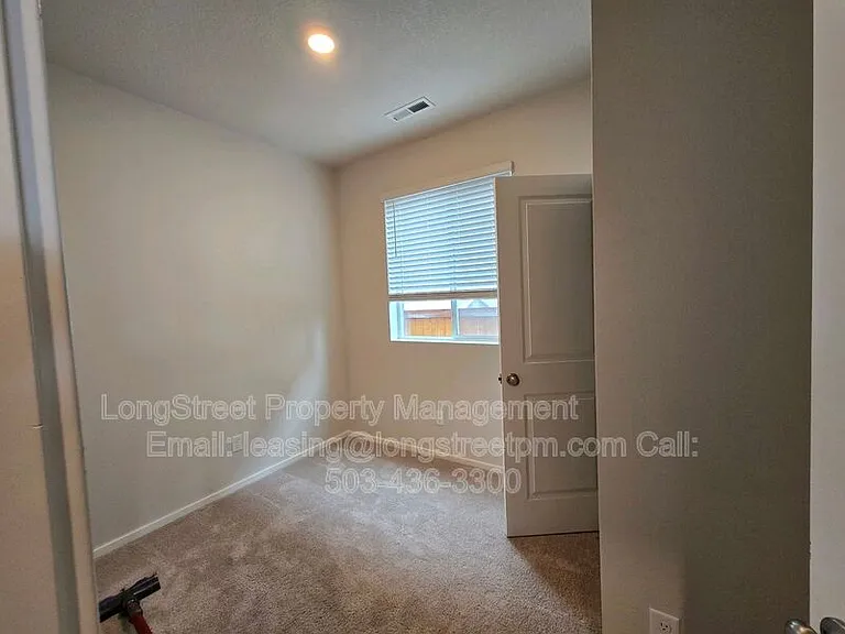 412 Lost Lake St NE — Photo 5
