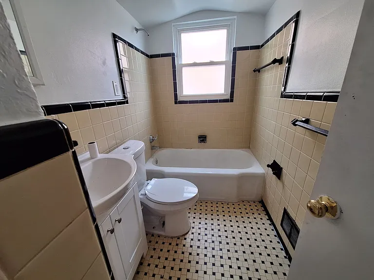 11785 Nashville St — Photo 10