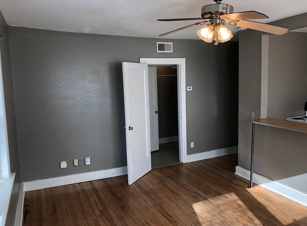 Studio, 400 sqft, $725 — Photo 2