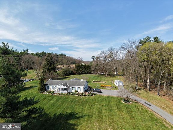 2nd image of 422 Greenwood Rd