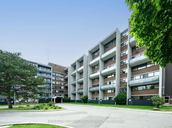 2121 Roche Ct #301, Mississauga, ON L5K 2C7
