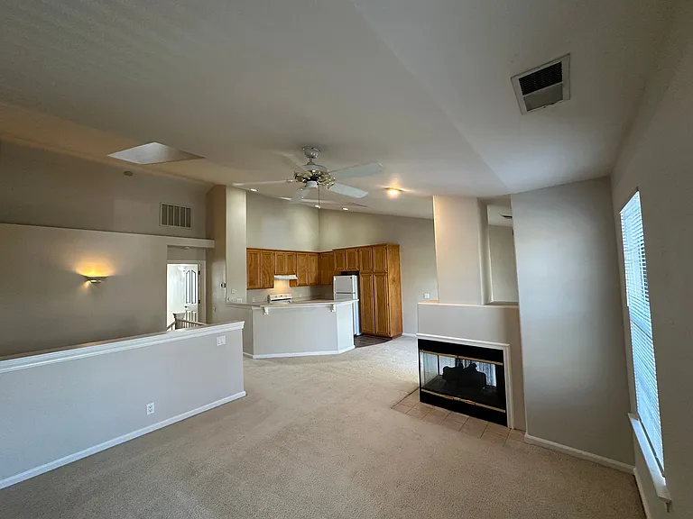 2 Bedroom, 2 Bathroom Townhouse with Attached Garage and Washer/Dryer Hookups! — Photo 6