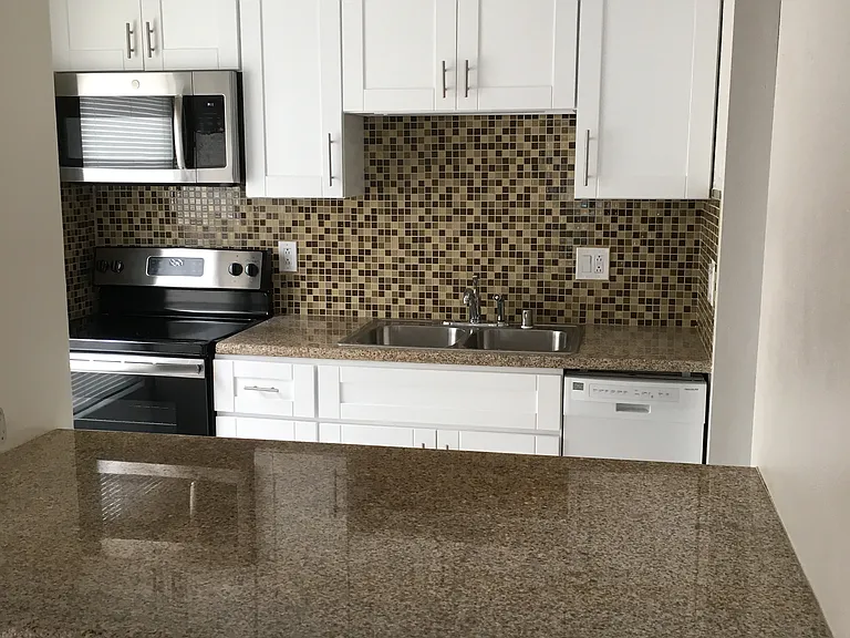 The Metropolitan Apts — Photo 16
