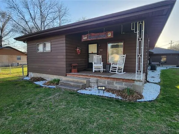 202 S High St, Arma, KS 66712