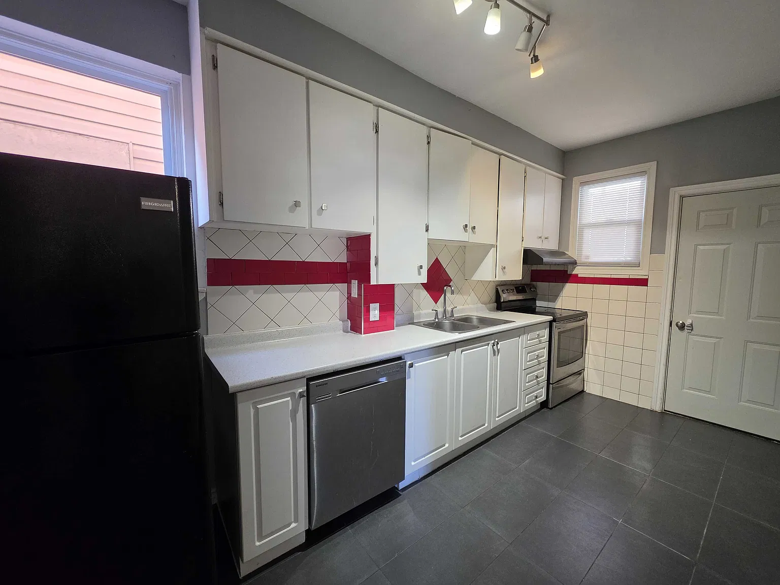 2 bed, 800 sqft, $1,450 — Photo 1