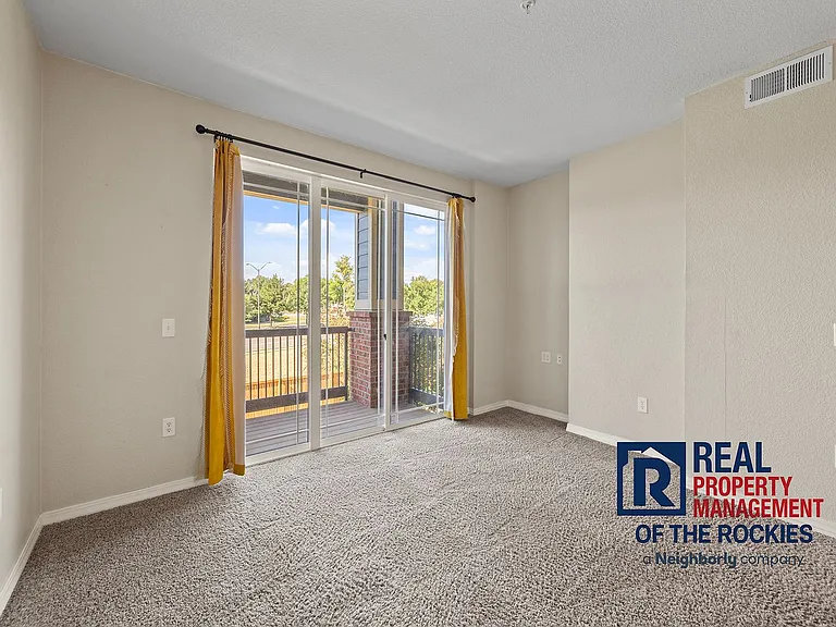 2133 Krisron Rd #C-207 — Photo 8