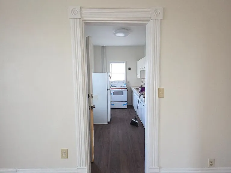 124 E Rose St — Photo 10